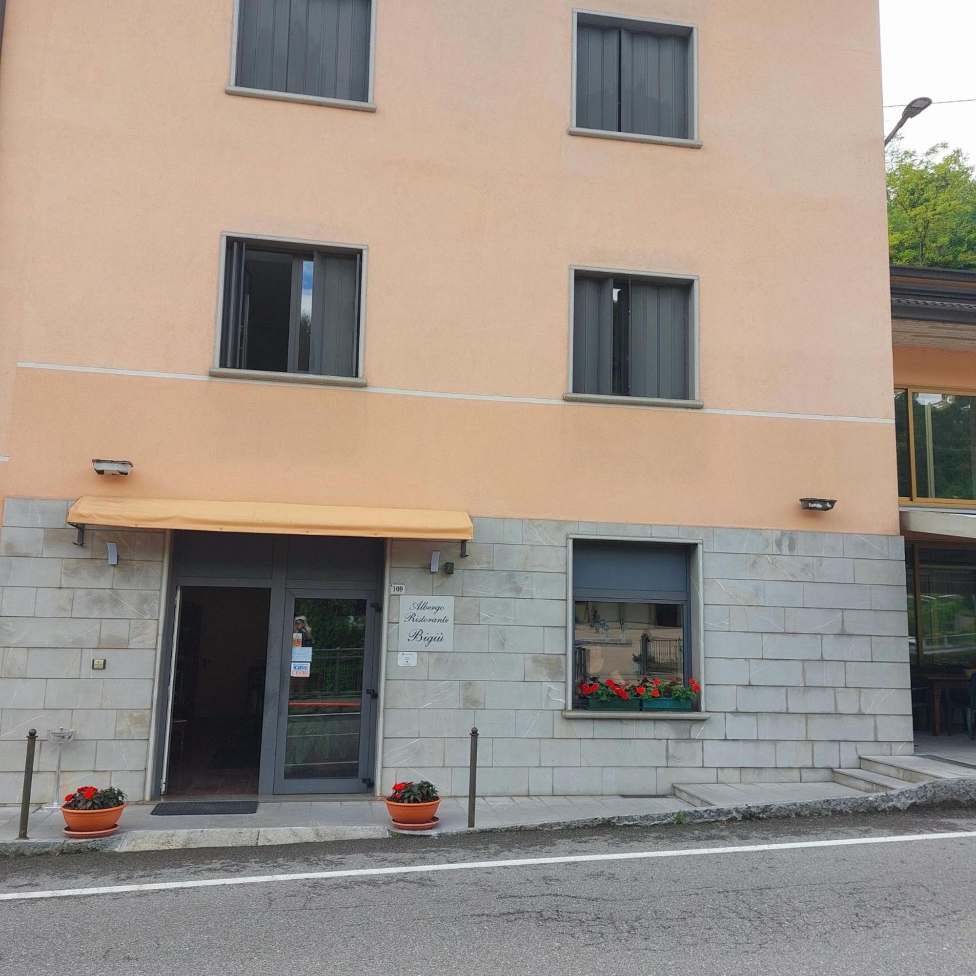 Albergo Ristorante Bigiu 圣奥莫波诺伊马加 外观 照片